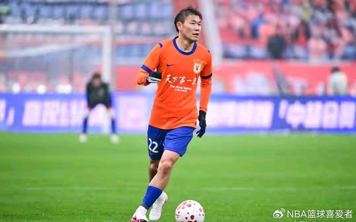 山东泰山0-4惨败引战术反思，韩鹏保守打法遭质