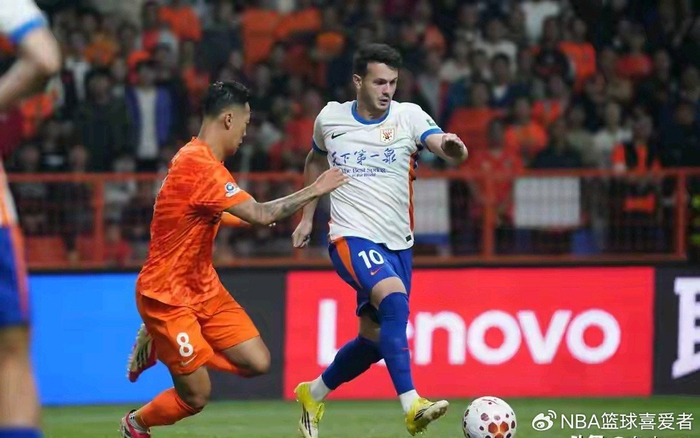 山东泰山0-4惨败引战术反思，韩鹏保守打法遭质