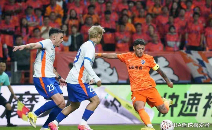 山东泰山0-4惨败引战术反思，韩鹏保守打法遭质