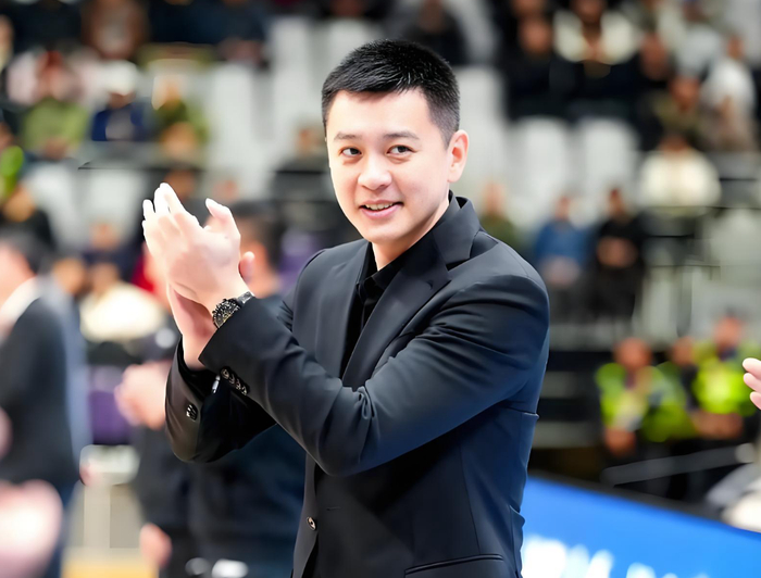 辽宁换帅后强势崛起，广东球迷呼吁杜锋下课