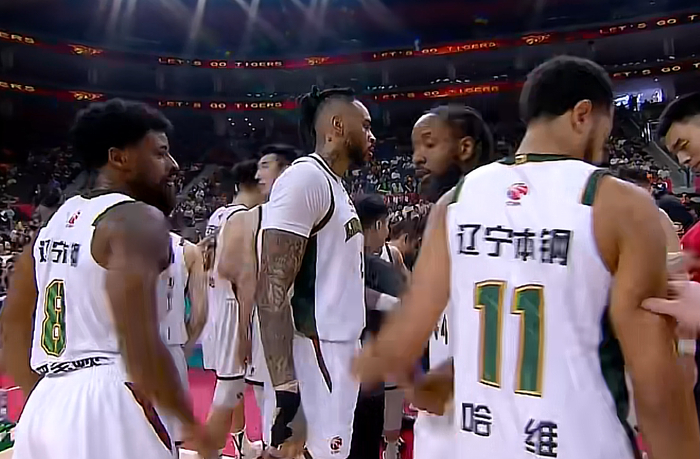 辽宁换帅后强势崛起，广东球迷呼吁杜锋下课