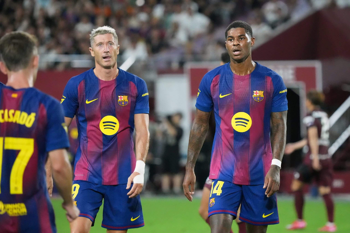 前曼联中卫费迪南德怒斥曼联低价放走拉什福德