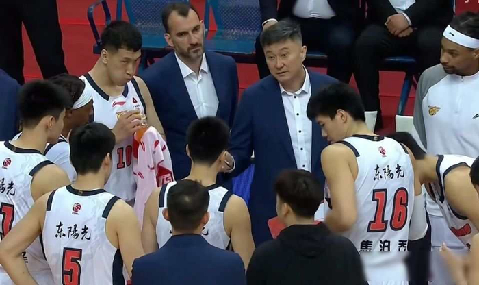 广东男篮双外援缺阵惨败山东 积分骤降跌出前三