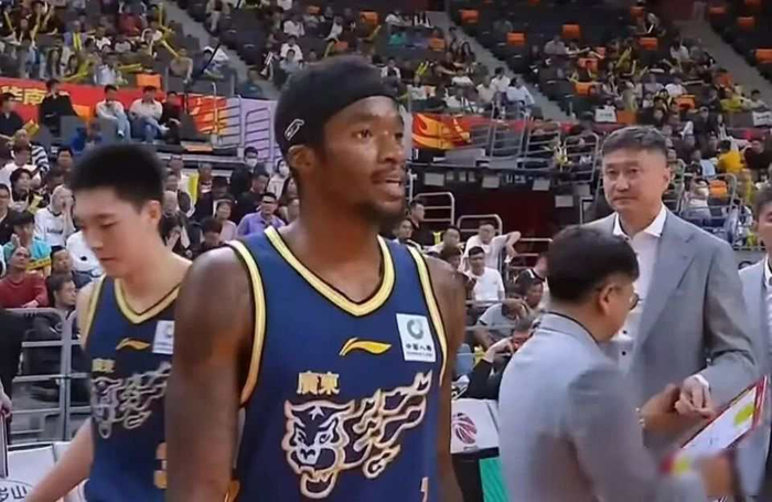 广东男篮双外援缺阵惨败山东 积分骤降跌出前三