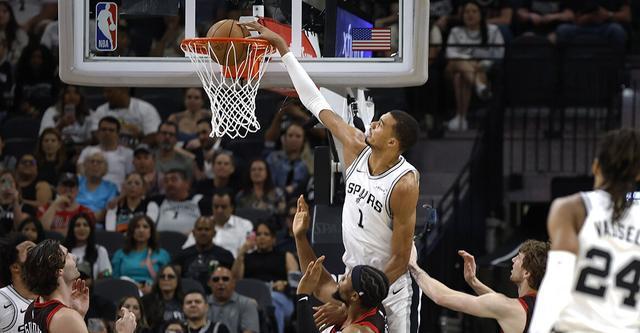 文班亚马引用奥拉朱旺建议：无需等待赢球时刻