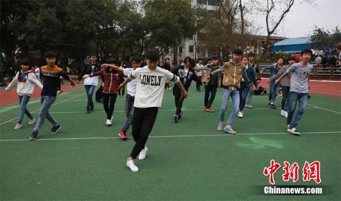 霹雳舞再次回到大众视线，作为街头文化的代表