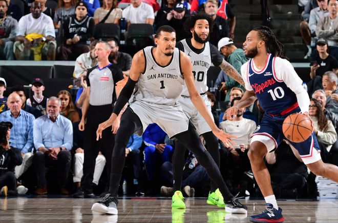 马刺双杀快船登50胜榜 文班亚马创历史盖帽纪录