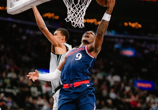 马刺双杀快船登50胜榜 文班亚马创历史盖帽纪录