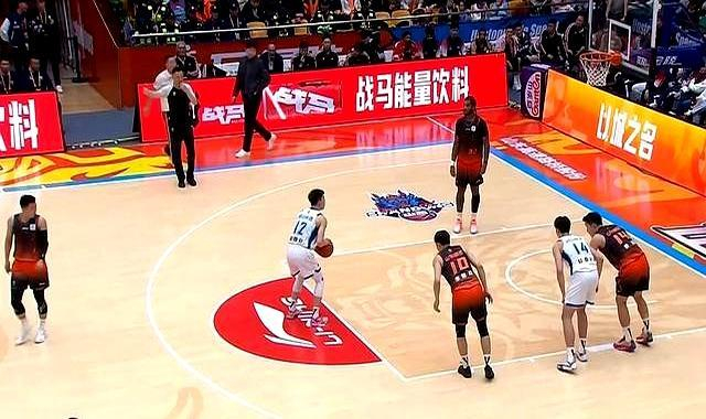 齐鲁德比山东逆转 青岛失利；上海狂胜50分登顶